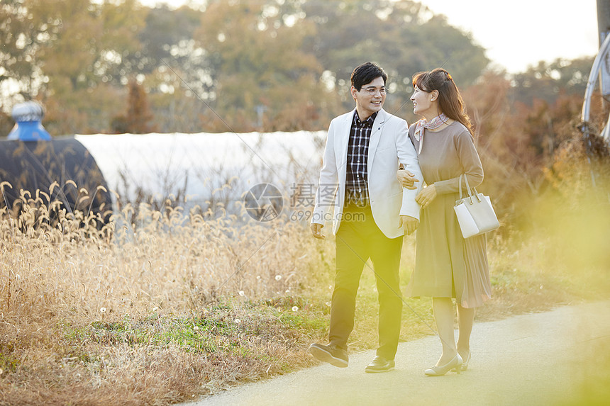 Dates for Middle-Aged and Elderly People: 3 Warm Scenarios – Comfortable and Considerate